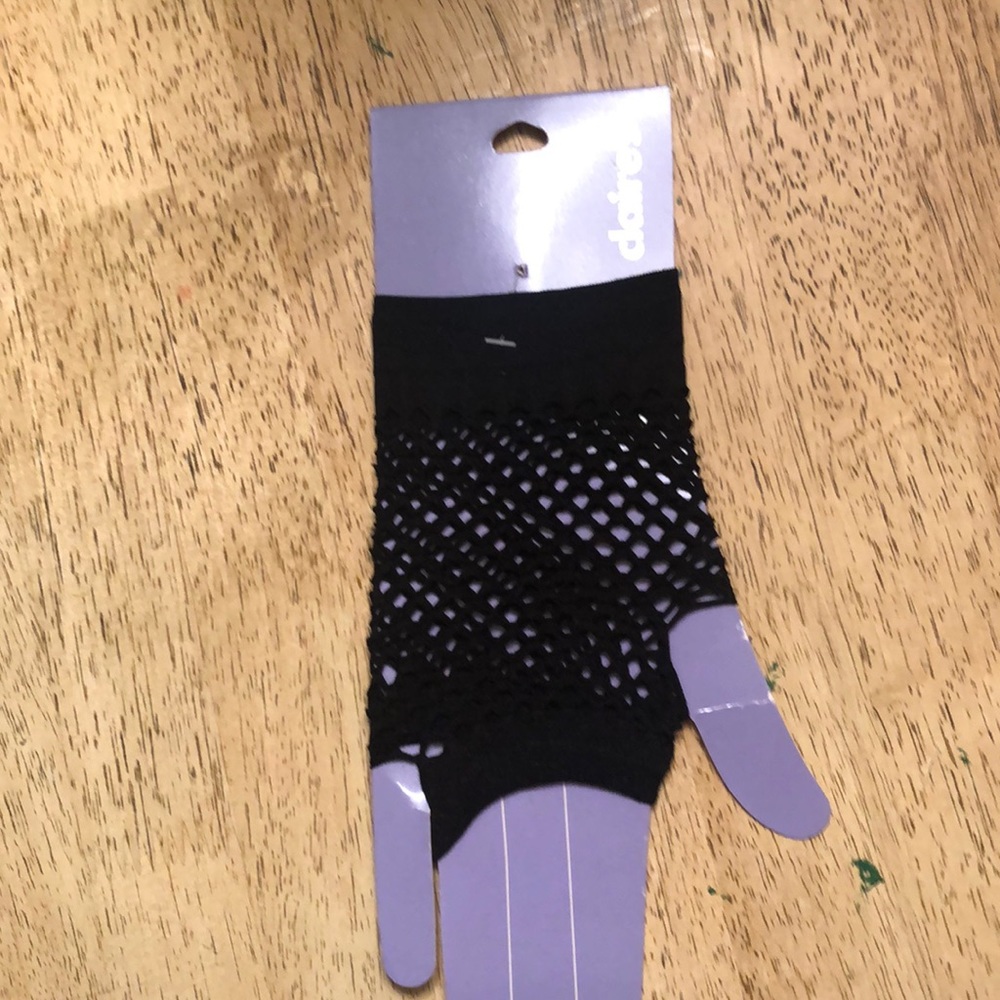 Black fingerless glove